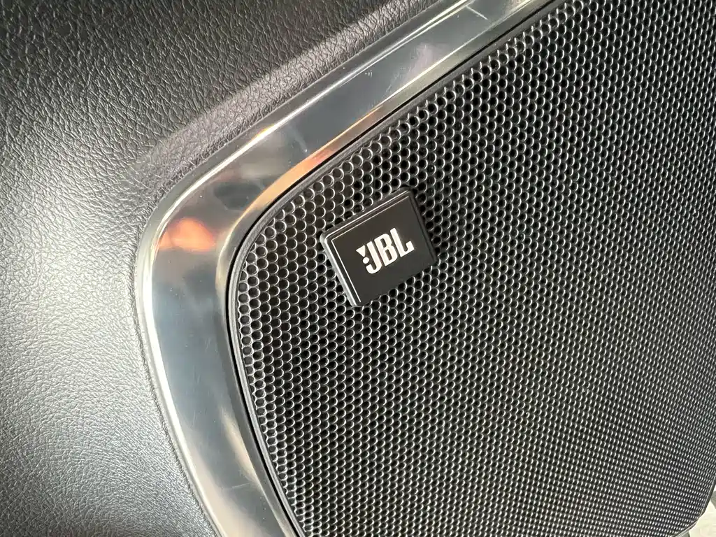 Vellfire Crown Dual Engine 2.5 L HV Distinguished