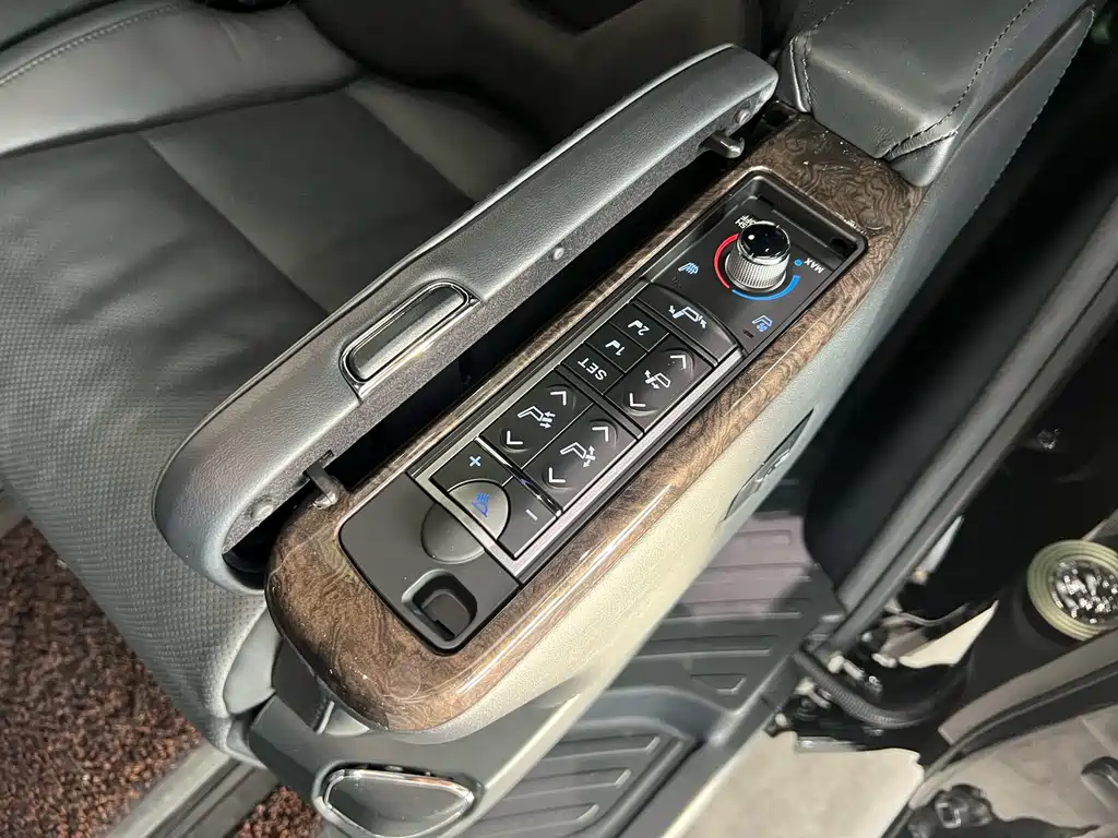 Vellfire Crown Dual Engine 2.5 L HV Distinguished
