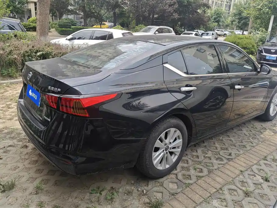 Teana 2.0 L XL Upper Smart Travel