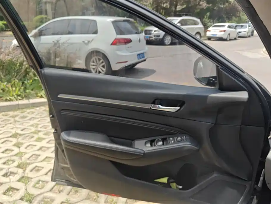 Teana 2.0 L XL Upper Smart Travel