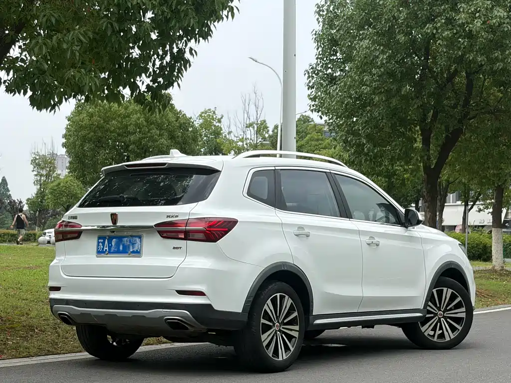 Roewe RX5 20 T 2 WD Manual Ali Connected Platinum