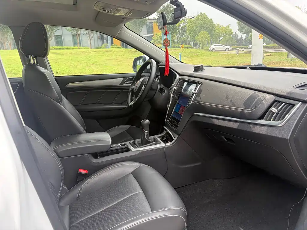 Roewe RX5 20 T 2 WD Manual Ali Connected Platinum