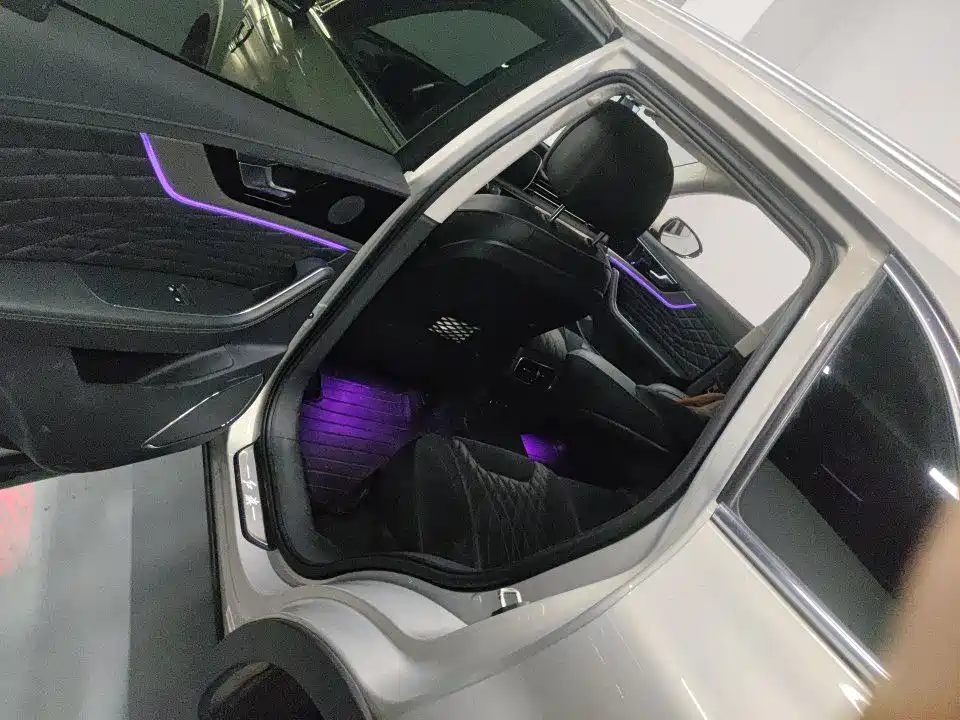 Hongqi HS5 Facelift 2.0 T Connected Flagship Enjoyment 4 WD