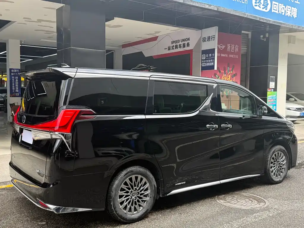Lexus LM 300 h 7-seat Elegant