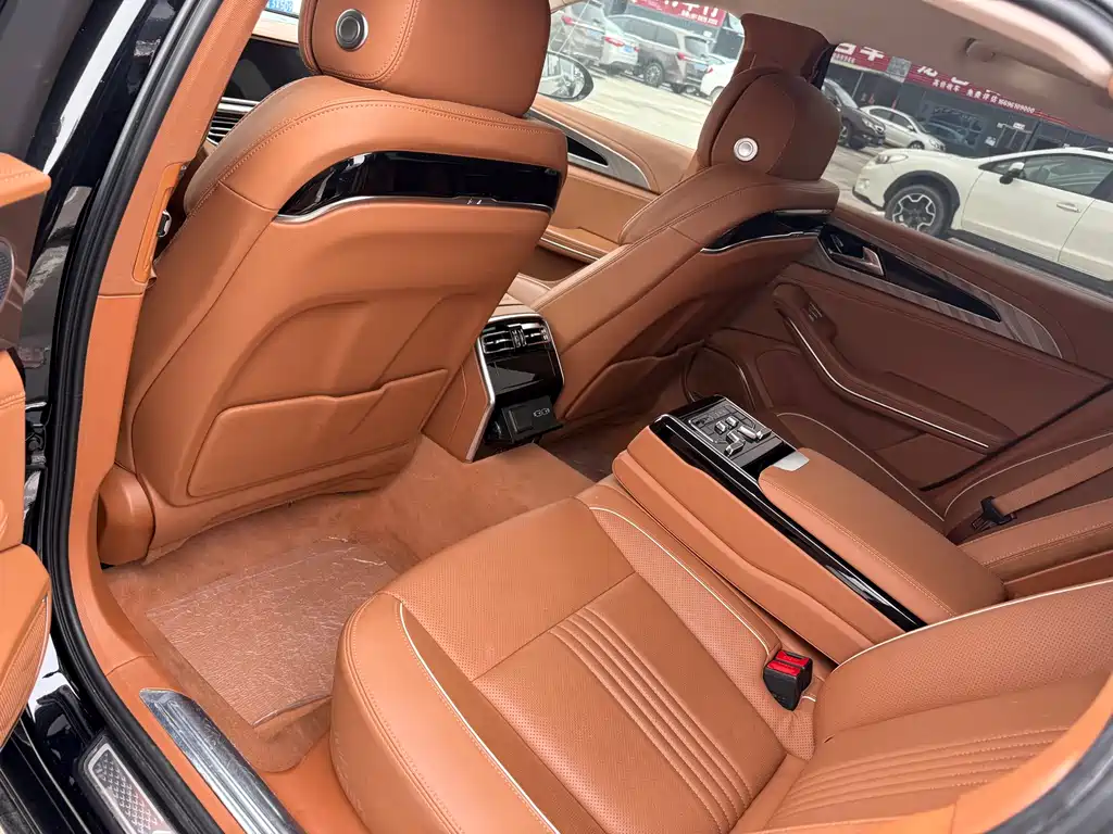 Hongqi H9 2.0 T Connected Flagship Enjoyment