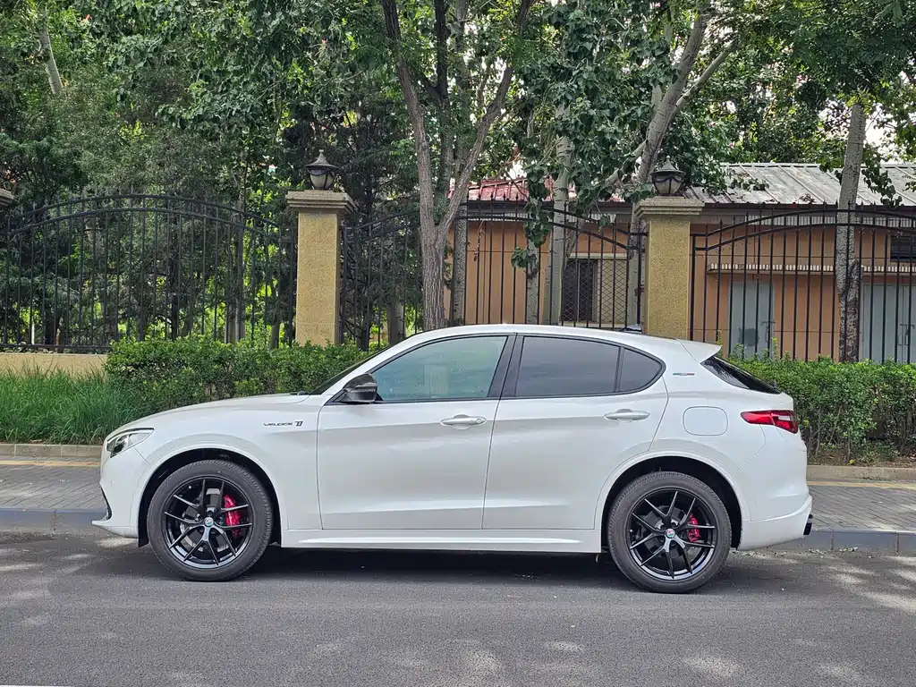 Stelvio Stelvio斯坦维 2021款 2.0 T 280 HP Veloce Ti 竞速版