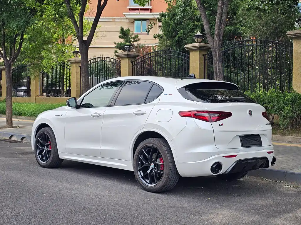 Stelvio Stelvio斯坦维 2021款 2.0 T 280 HP Veloce Ti 竞速版