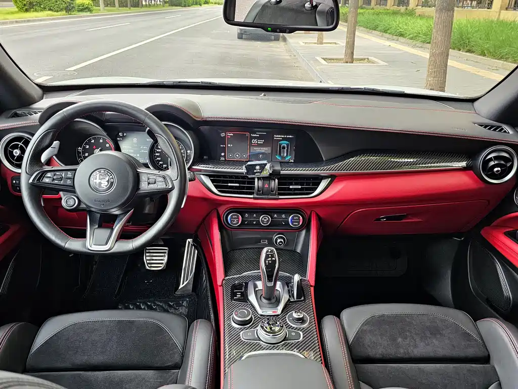 Stelvio Stelvio斯坦维 2021款 2.0 T 280 HP Veloce Ti 竞速版