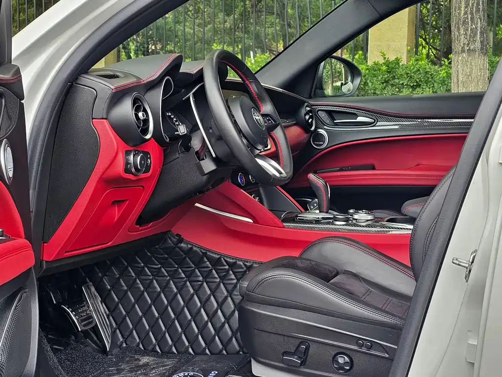 Stelvio Stelvio斯坦维 2021款 2.0 T 280 HP Veloce Ti 竞速版