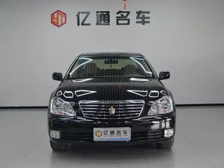 Toyota Crown 2.5 L Royal Leather