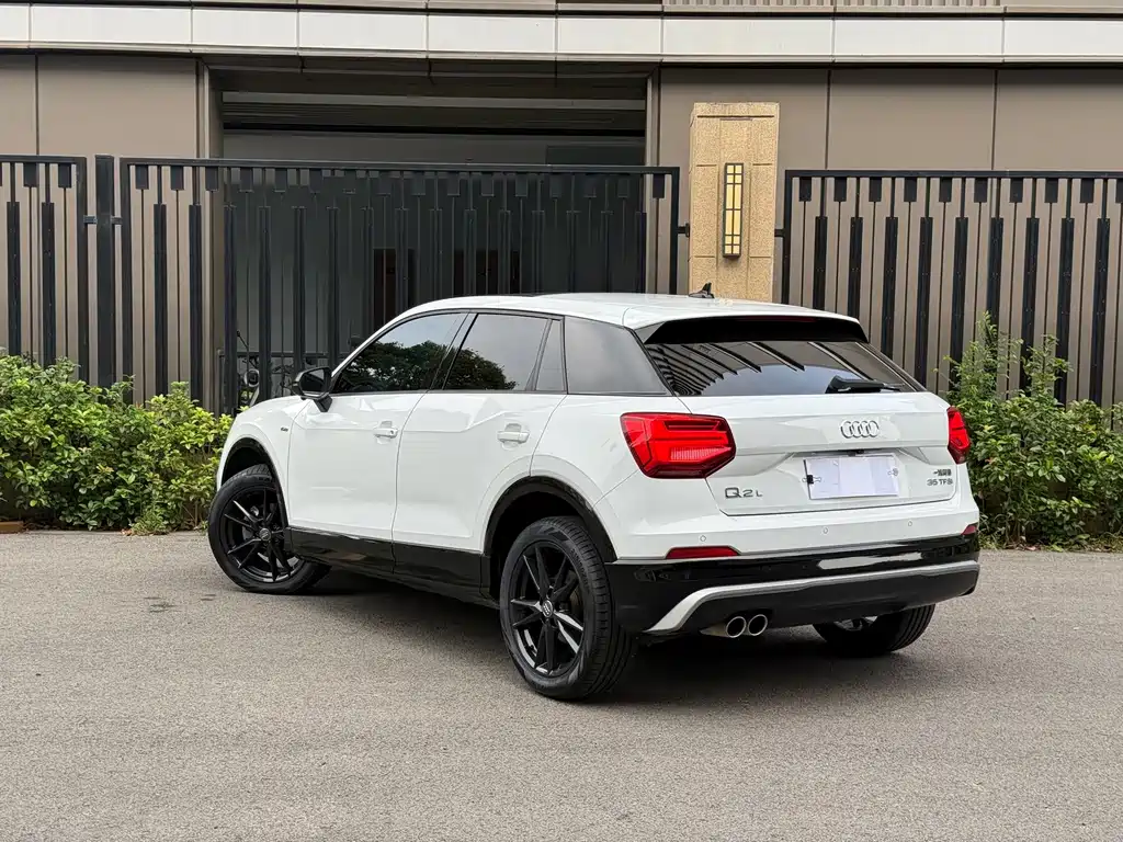 Audi Q2 L 35 TFSI Progressive Dynamic