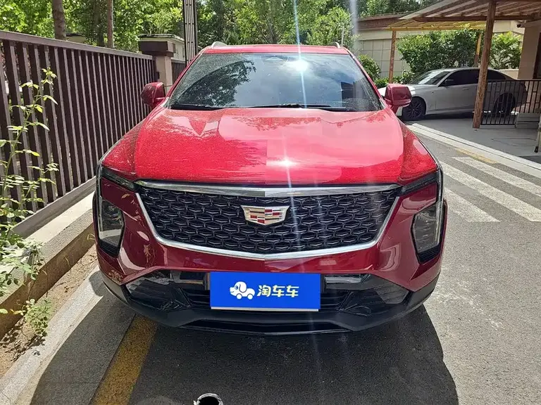 Cadillac XT4 28 T 2 WD Distinguished