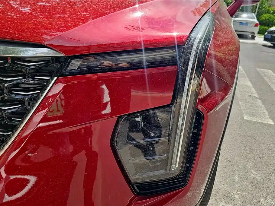 Cadillac XT4 28 T 2 WD Distinguished