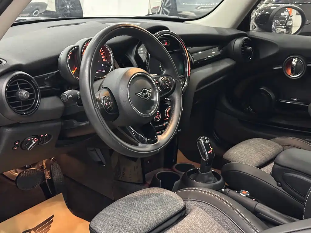 MINI 1.5 T COOPER Classic