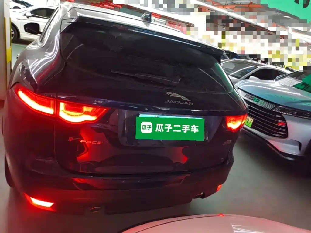 Jaguar F-PACE 2.0 T Urban Premium