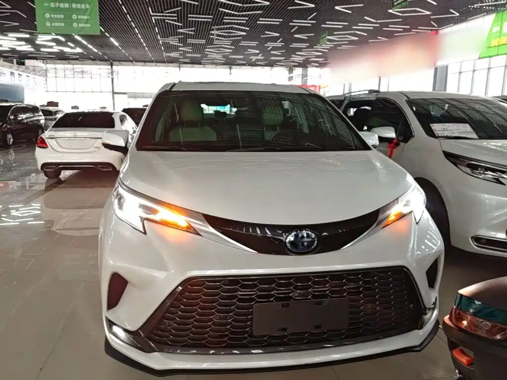 Granvia 2.5 L Hybrid Noble