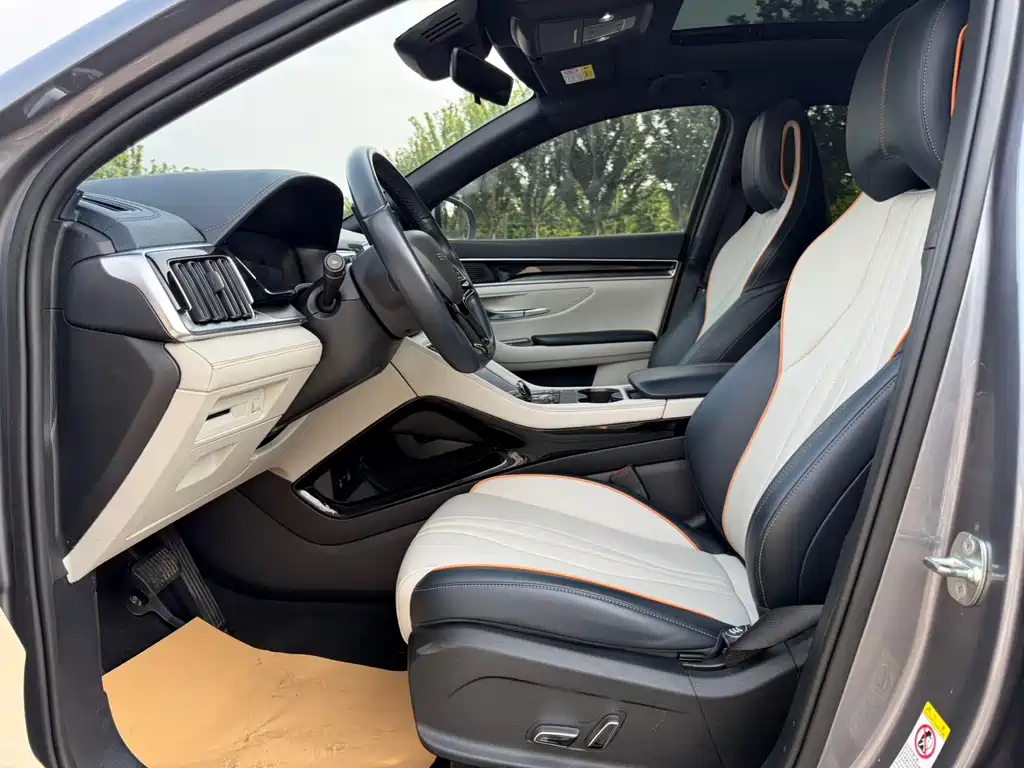 Song PLUS NEV Glory DM-i 110 km Flagship PLUS