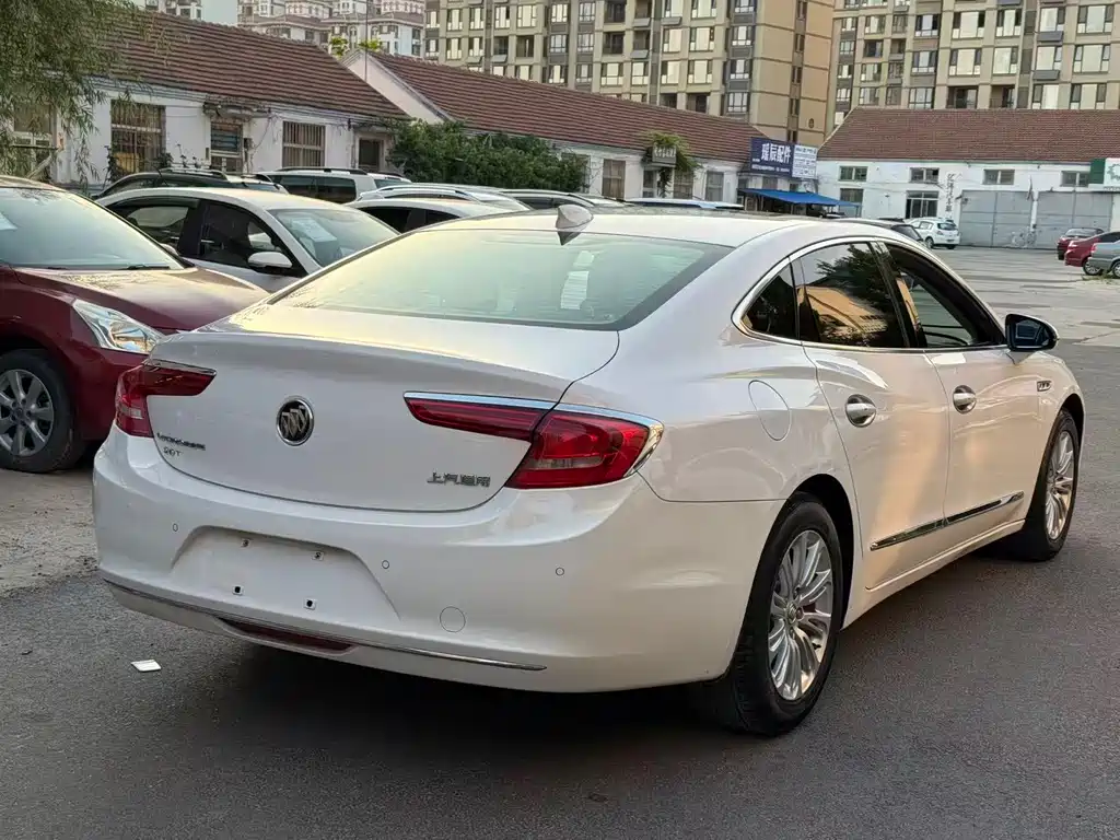 LaCrosse Facelift 20 T Leading