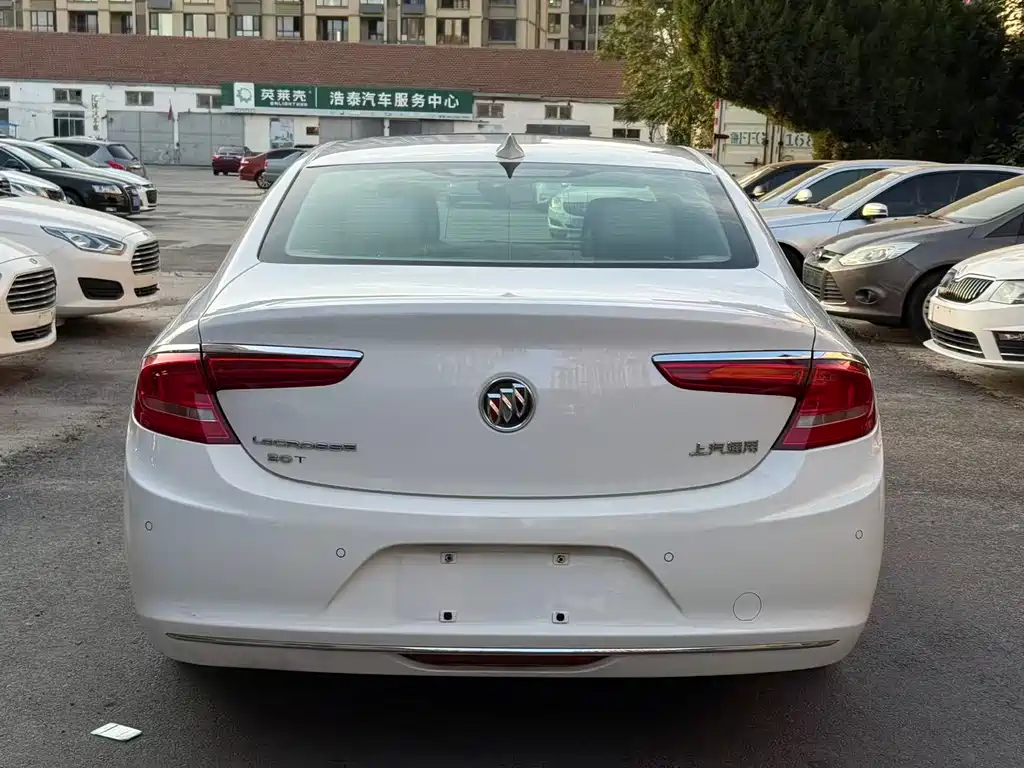 LaCrosse Facelift 20 T Leading