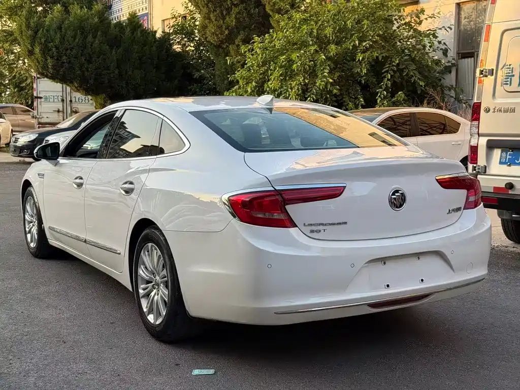 LaCrosse Facelift 20 T Leading