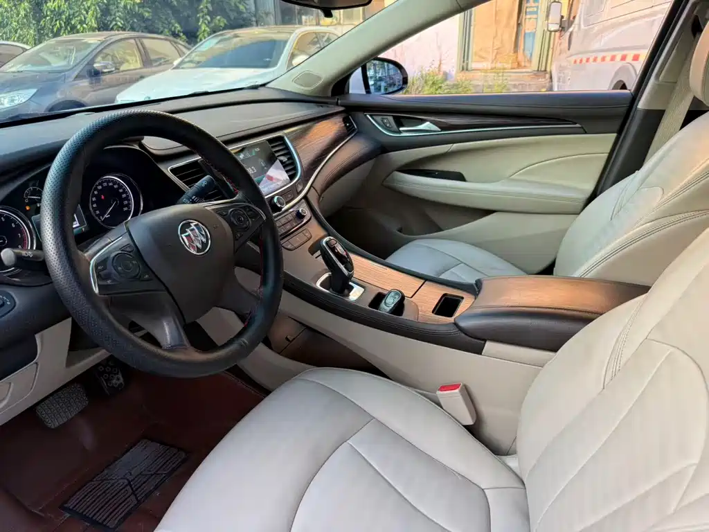 LaCrosse Facelift 20 T Leading