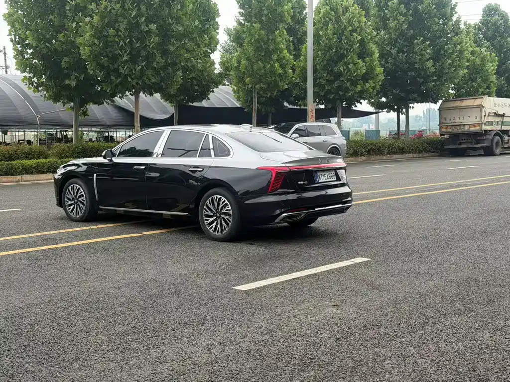 Hongqi H5 2.0 T Auto Flagship Smooth