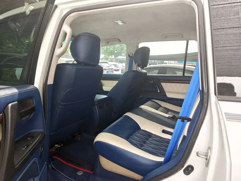 Land Cruiser (Import) 4.0 L V6 Middle East Base
