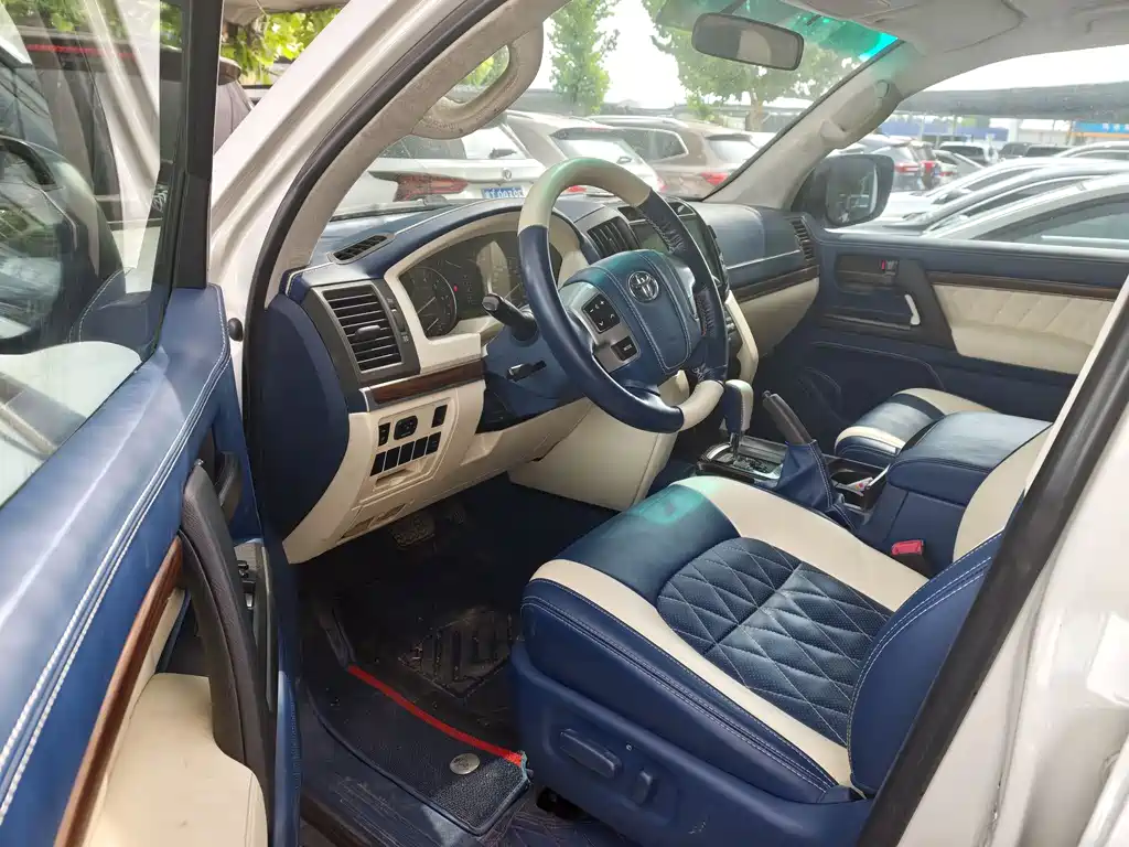 Land Cruiser (Import) 4.0 L V6 Middle East Base