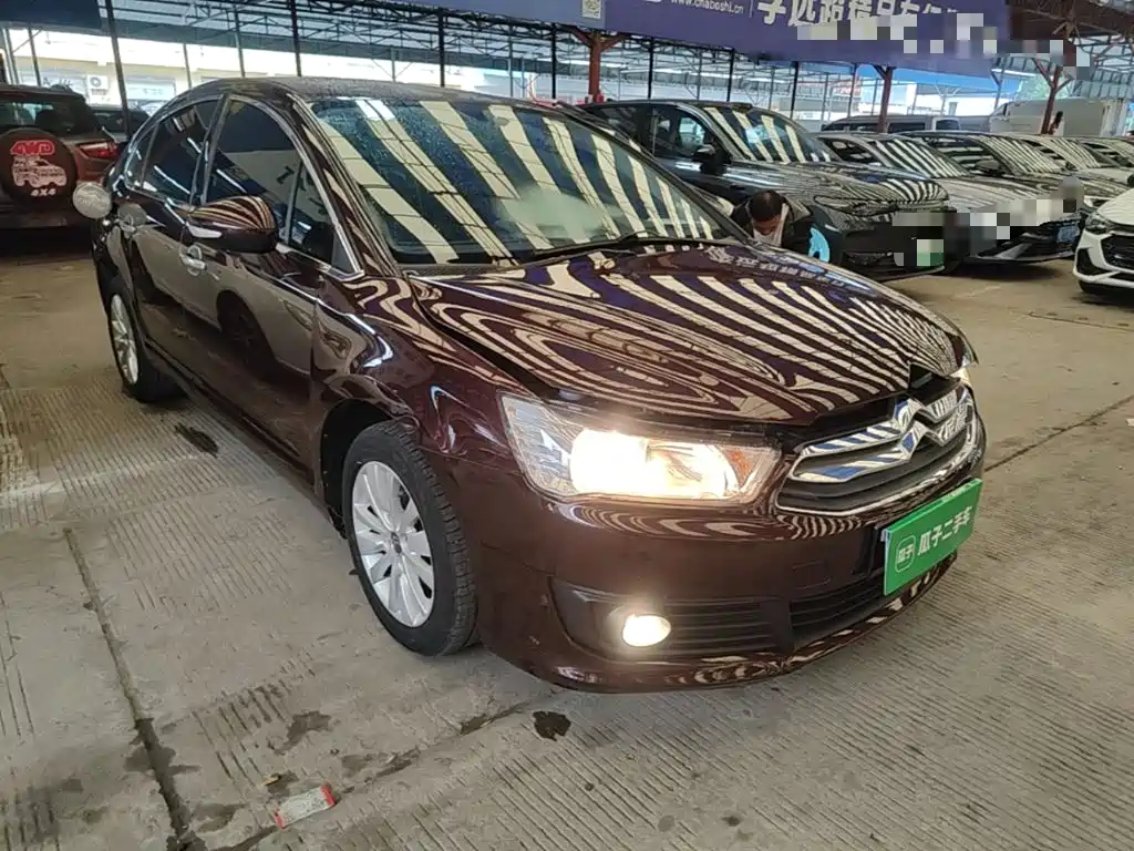 C-Quatre Sedan 1.6 L Manual Fashionable