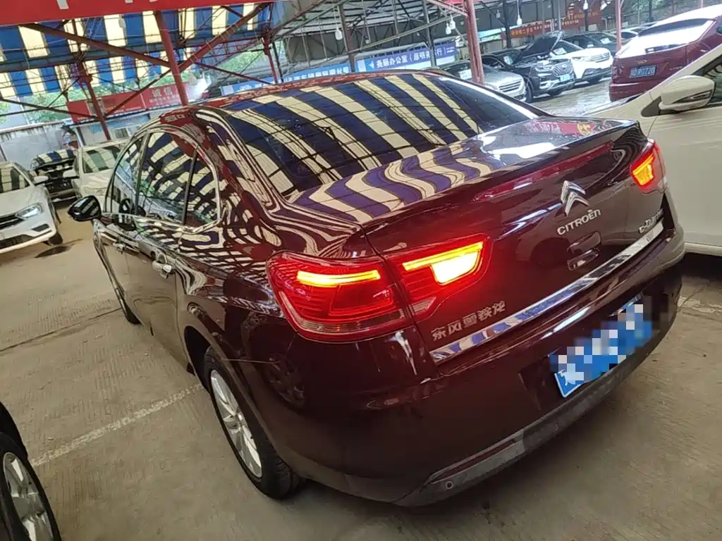 C-Quatre Sedan 1.6 L Manual Fashionable