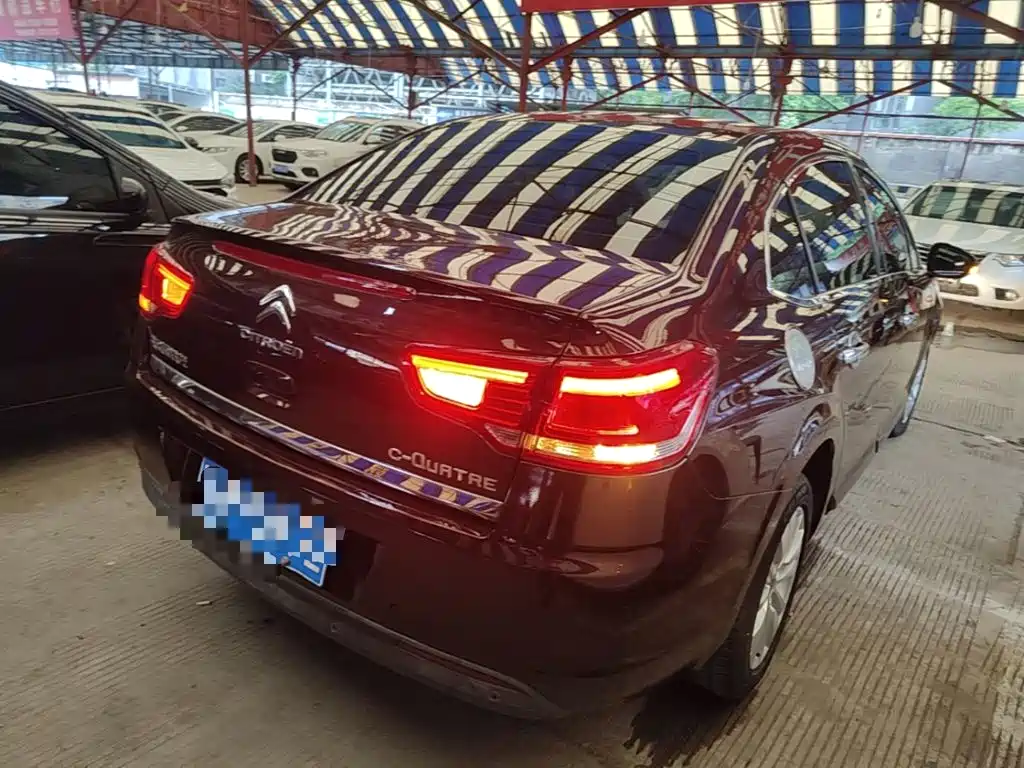C-Quatre Sedan 1.6 L Manual Fashionable
