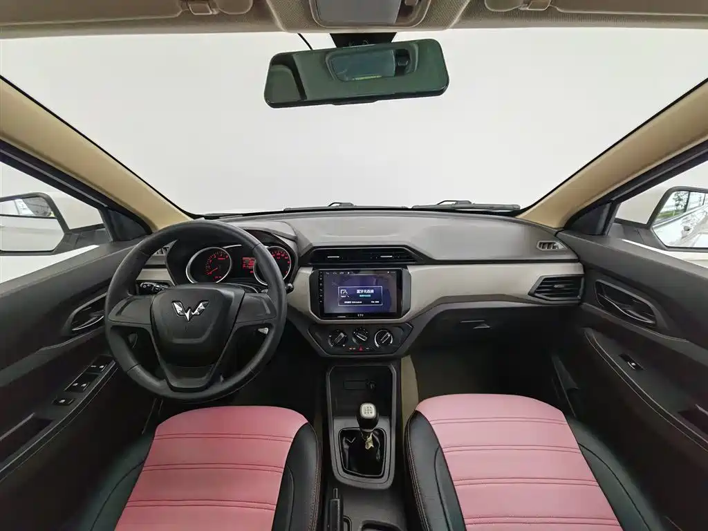 Wuling Hongguang 1.5 L S Standard L2 B