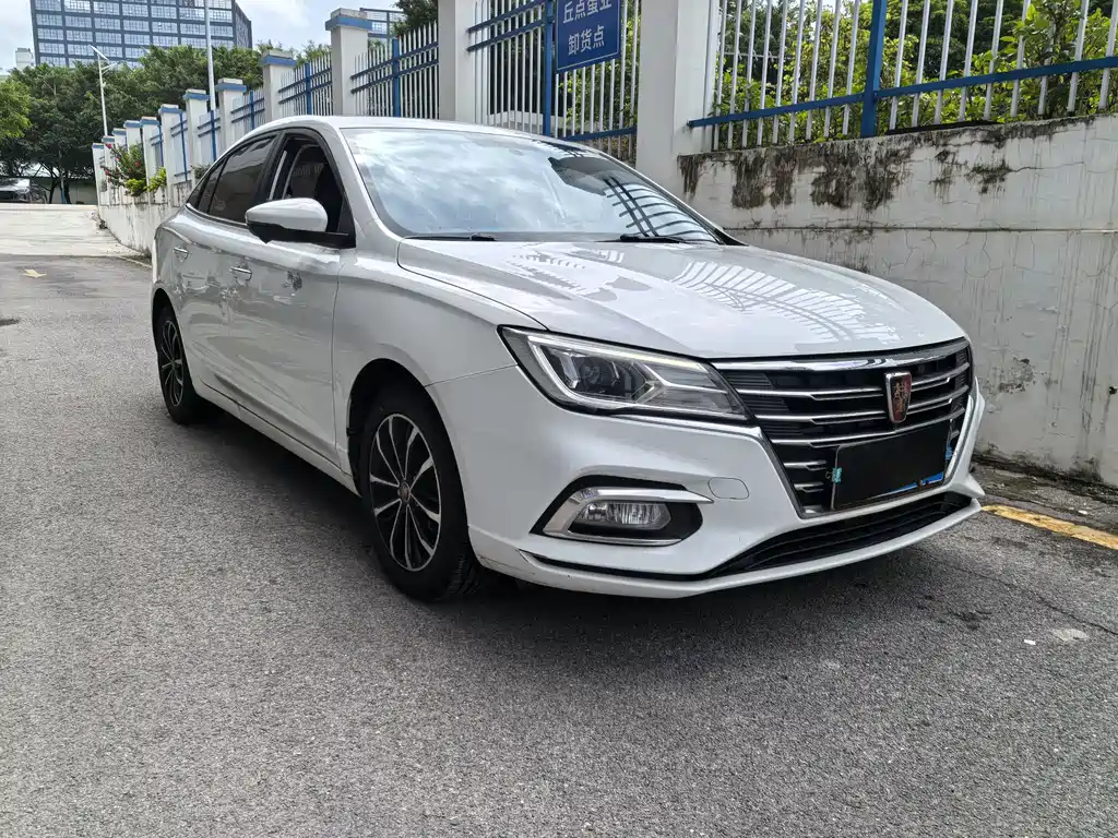 Roewe i5 1.5 L Auto 4 G Connected Leading Luxury Flagship