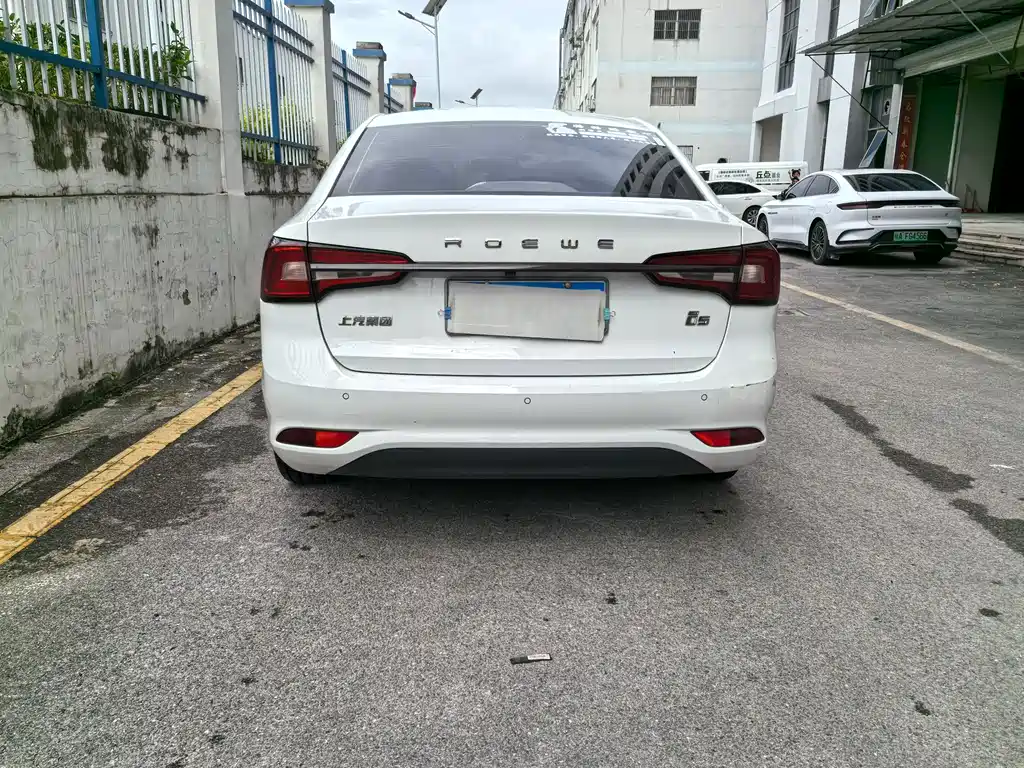 Roewe i5 1.5 L Auto 4 G Connected Leading Luxury Flagship