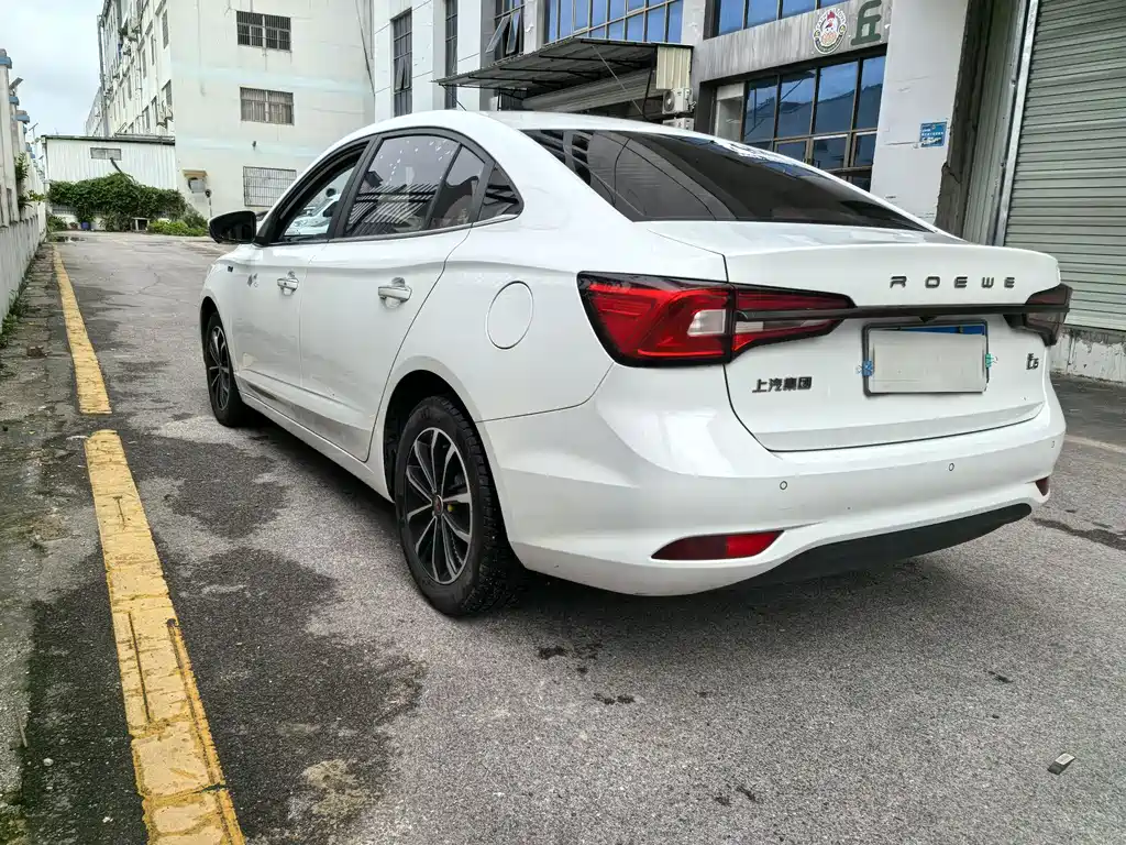 Roewe i5 1.5 L Auto 4 G Connected Leading Luxury Flagship