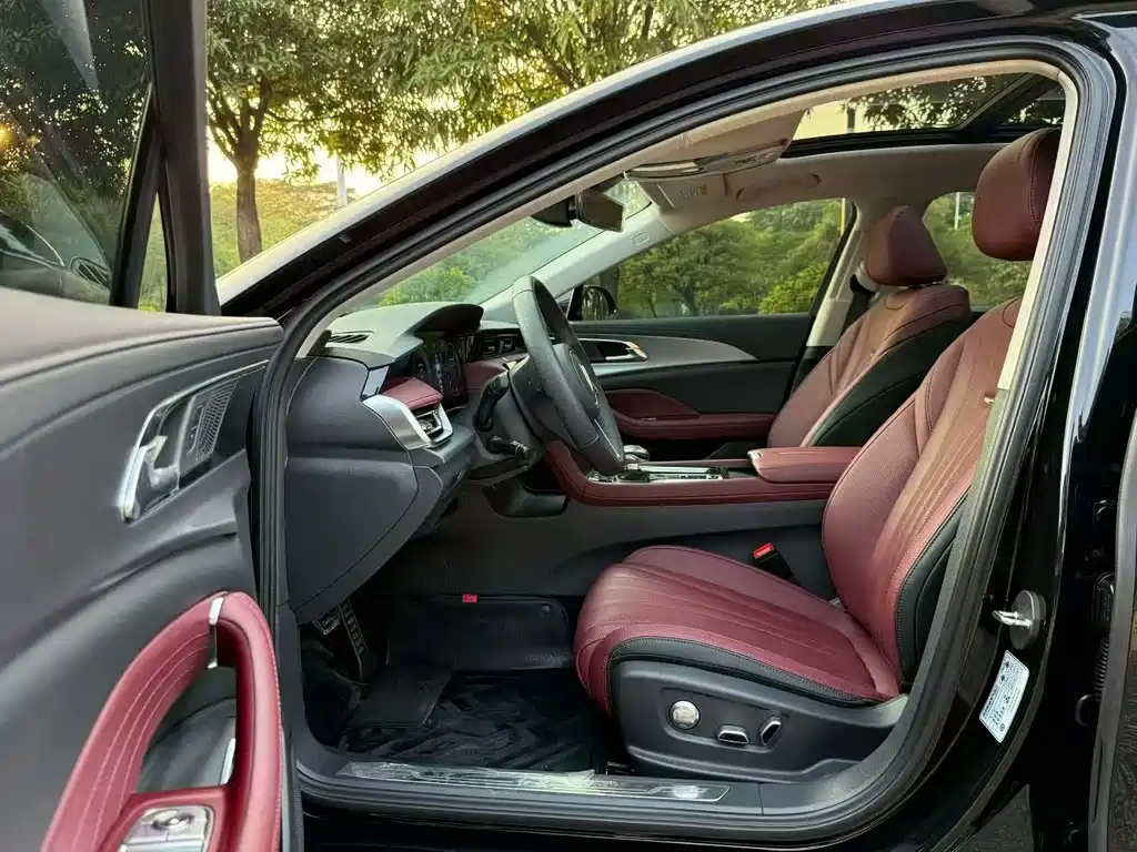 Hongqi H5 2.0 T Auto Connected Flagship