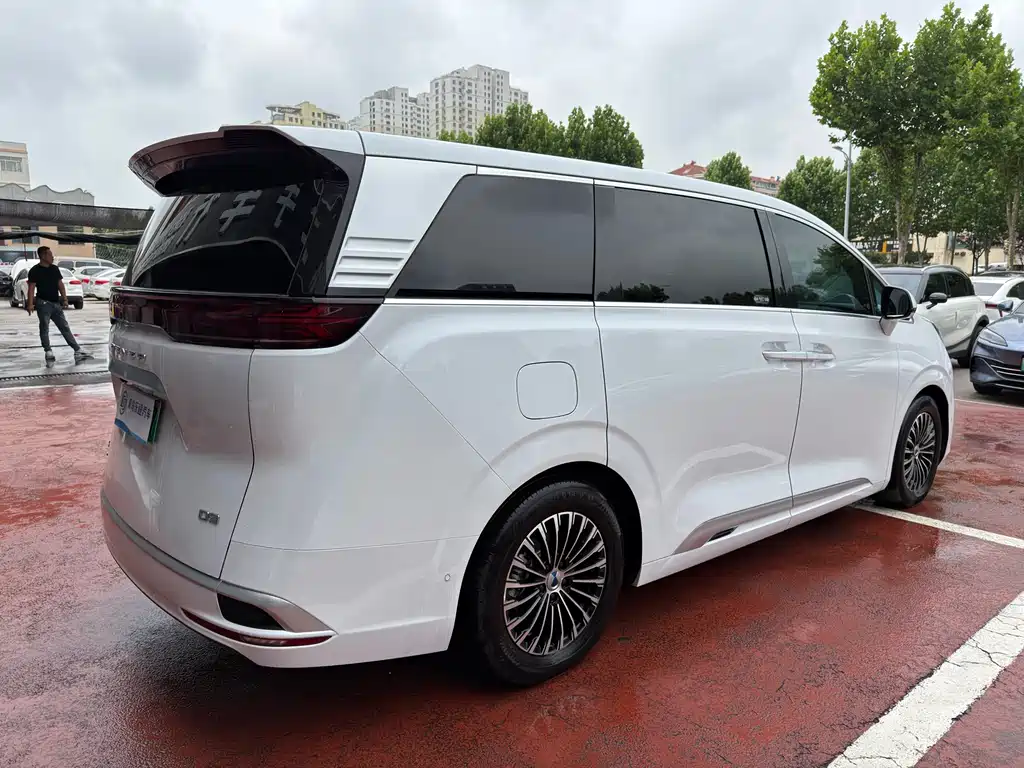 Denza D9 DM-i 970 4 WD Flagship