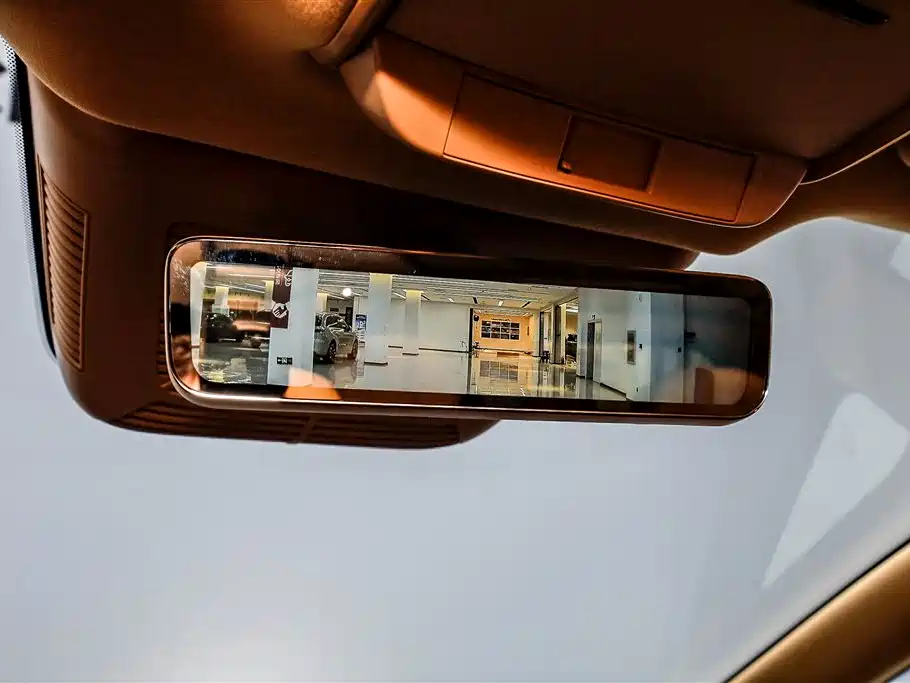 Denza D9 DM-i Smart Drive 1020 4 WD Flagship