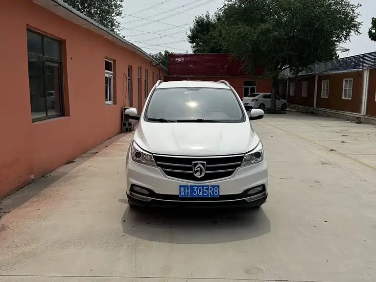Baojun 730 1.5 L Manual Fashion 7-seat CN-VI