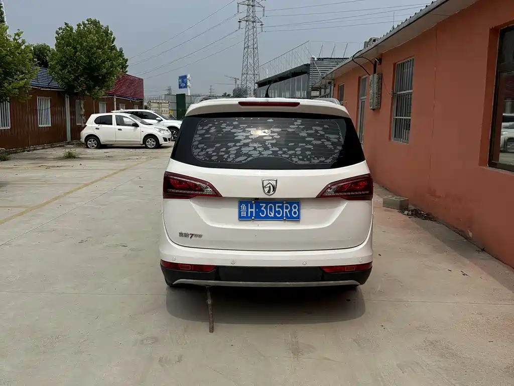 Baojun 730 1.5 L Manual Fashion 7-seat CN-VI