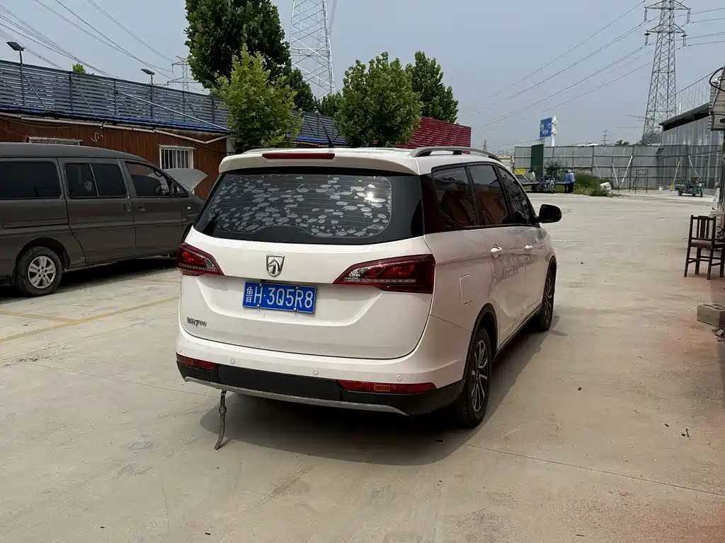 Baojun 730 1.5 L Manual Fashion 7-seat CN-VI