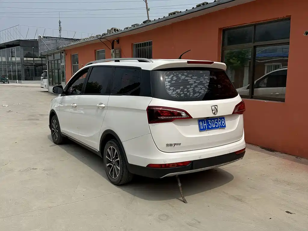 Baojun 730 1.5 L Manual Fashion 7-seat CN-VI