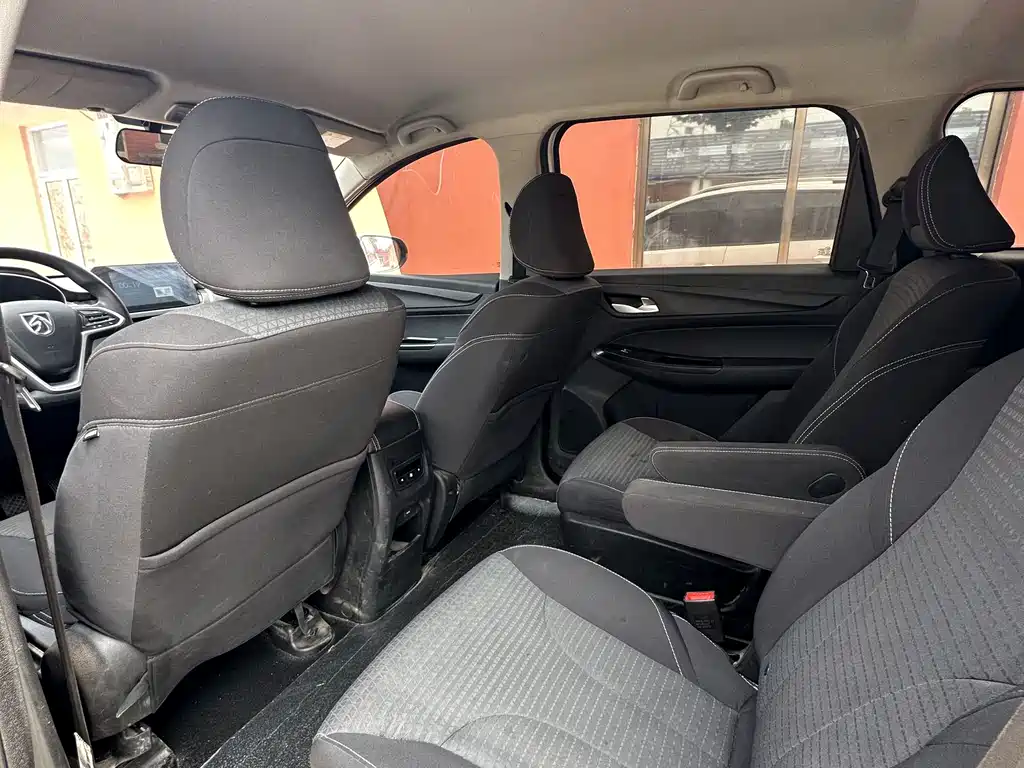 Baojun 730 1.5 L Manual Fashion 7-seat CN-VI