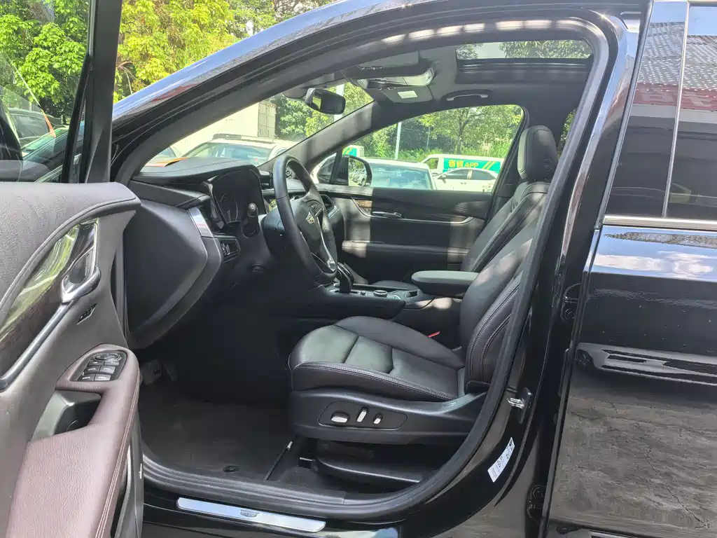 Cadillac XT6 凯迪拉克XT6 2020款 改款 28 T 七座四驱豪华型