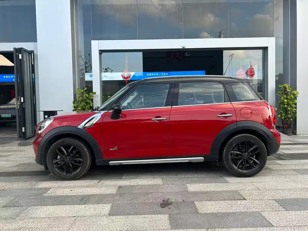 MINI COUNTRYMAN 1.6 T COOPER ALL4 Excitement