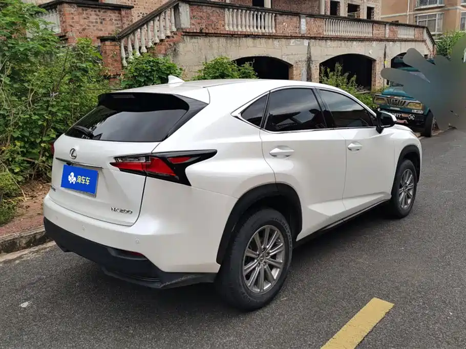 Lexus NX 200 FWD Sharp Travel