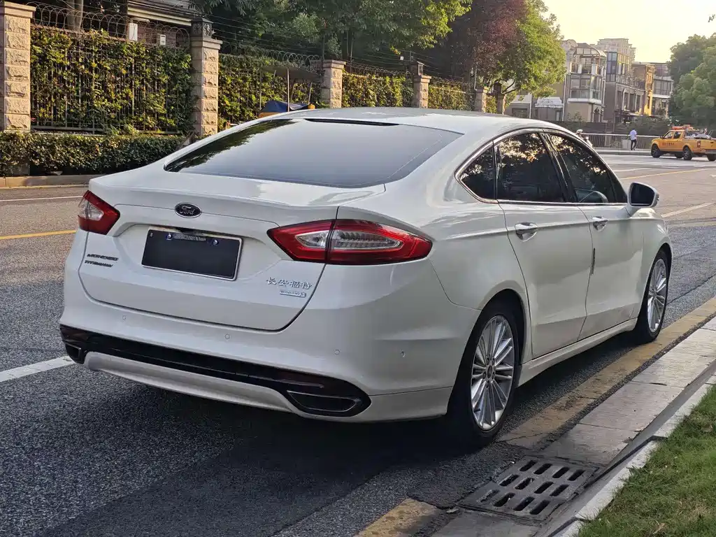 Mondeo 2.0 L GTDi240 Luxury Sport