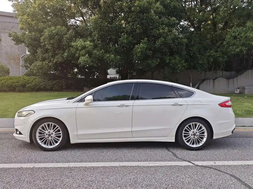Mondeo 2.0 L GTDi240 Luxury Sport