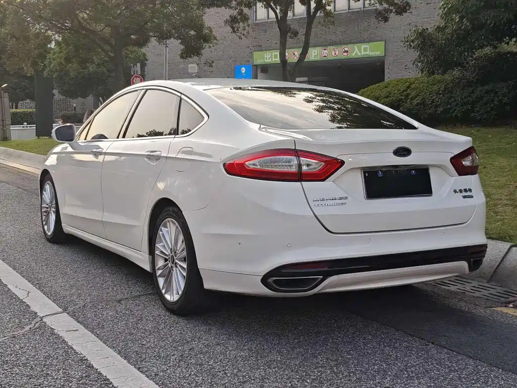 Mondeo 2.0 L GTDi240 Luxury Sport