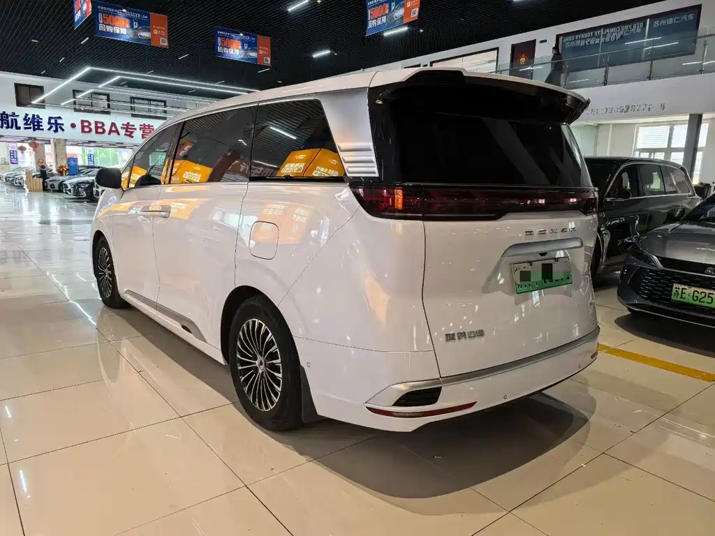 Denza D9 DM-i 970 4 WD Flagship